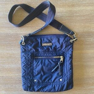 Navy Puffer Style Crossbody Bag American Eagle AEO EUC Adjustable Zip